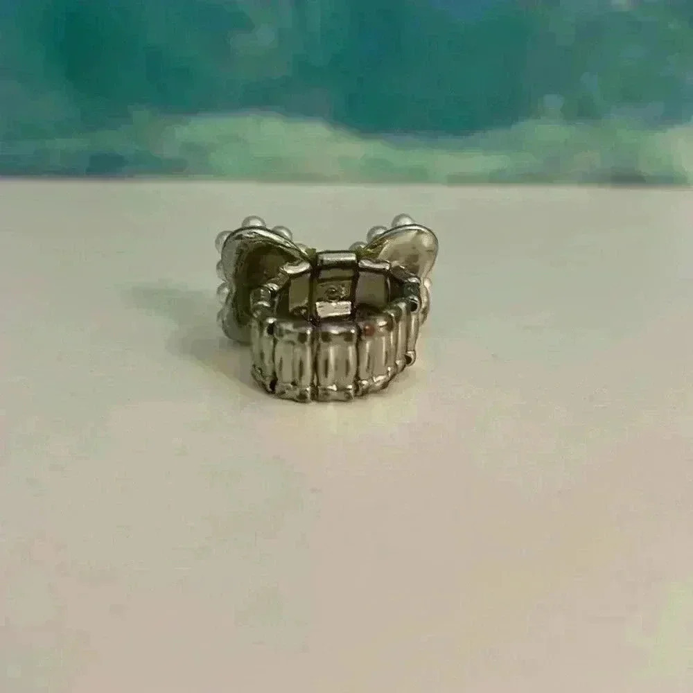 🐳 Crystal and Pearl White Bow Tie Stretch Ring - Picture 4 of 9